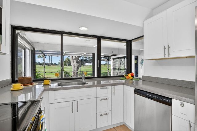 661 Deer Creek Hollows Circle, Deerfield Beach, FL 33442