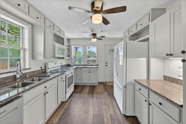 3319 Irwindell Boulevard, Dallas, TX 75211
