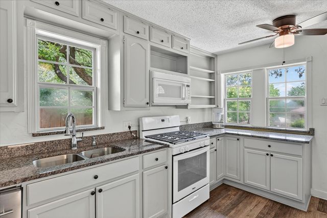 3319 Irwindell Boulevard, Dallas, TX 75211
