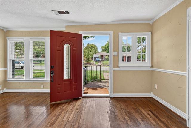 3319 Irwindell Boulevard, Dallas, TX 75211