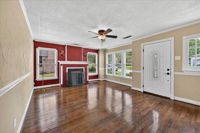 3319 Irwindell Boulevard, Dallas, TX 75211