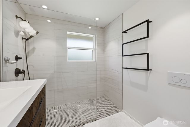 2702 E 16th Street, Bremerton, WA 98310