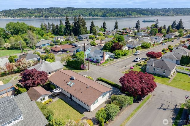 2702 E 16th Street, Bremerton, WA 98310