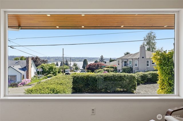 2702 E 16th Street, Bremerton, WA 98310