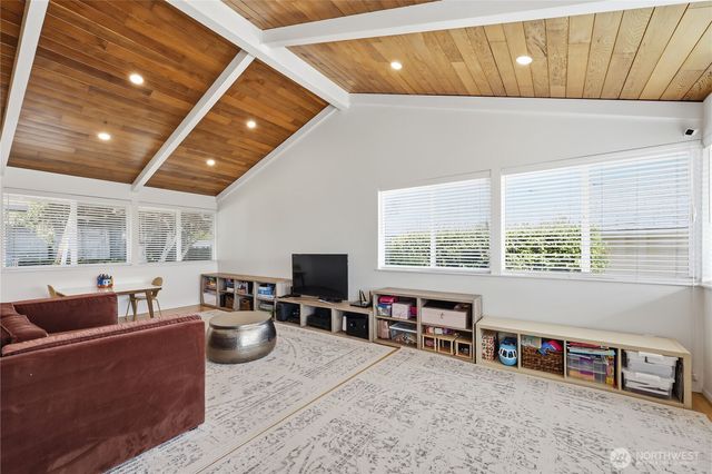 2702 E 16th Street, Bremerton, WA 98310