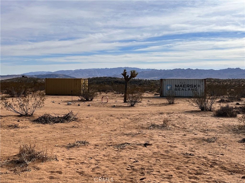 Image 2 of property listing at 61915 Sunny Sands Drive, Joshua Tree, CA 92252