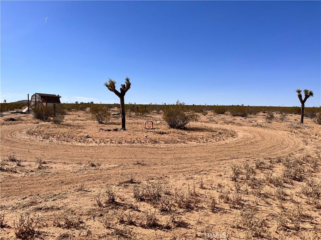 Image 3 of property listing at 61915 Sunny Sands Drive, Joshua Tree, CA 92252