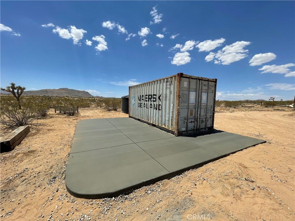 Image 4 of property listing at 61915 Sunny Sands Drive, Joshua Tree, CA 92252