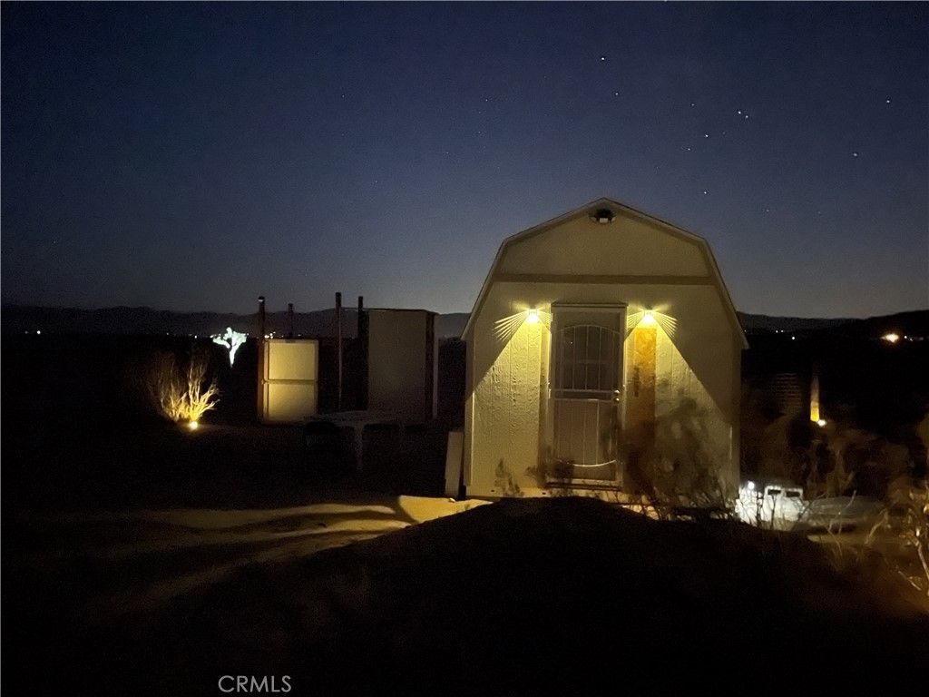 Image 6 of property listing at 61915 Sunny Sands Drive, Joshua Tree, CA 92252