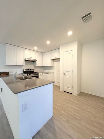 713 Kildeer Trl, New Braunfels, TX 78132