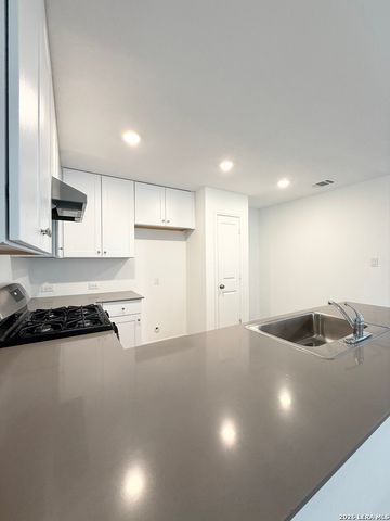 713 Kildeer Trl, New Braunfels, TX 78132