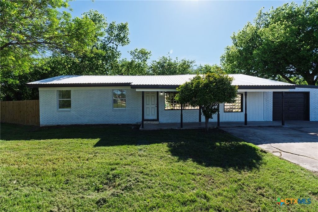 Image 1 of property listing at 126 E Bobwhite Lane, Harker Heights, TX 76548