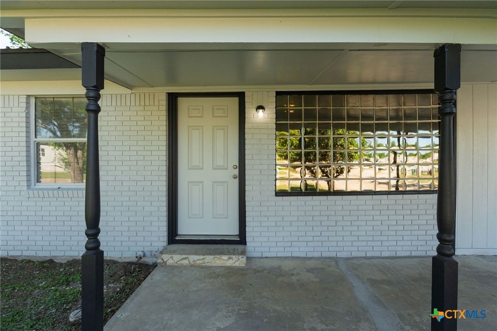 Image 5 of property listing at 126 E Bobwhite Lane, Harker Heights, TX 76548