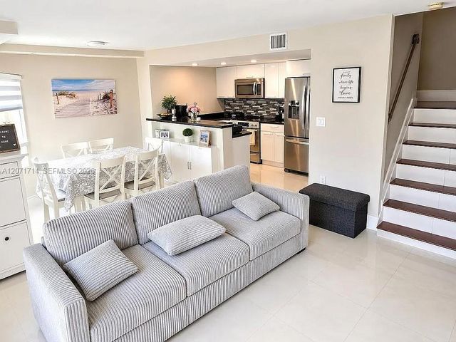 8575 NW 5th Terrace 1509, Miami, FL 33126