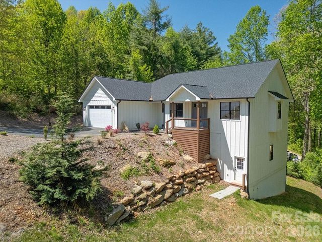 404 High Ridge Drive, Mills River, NC 28759