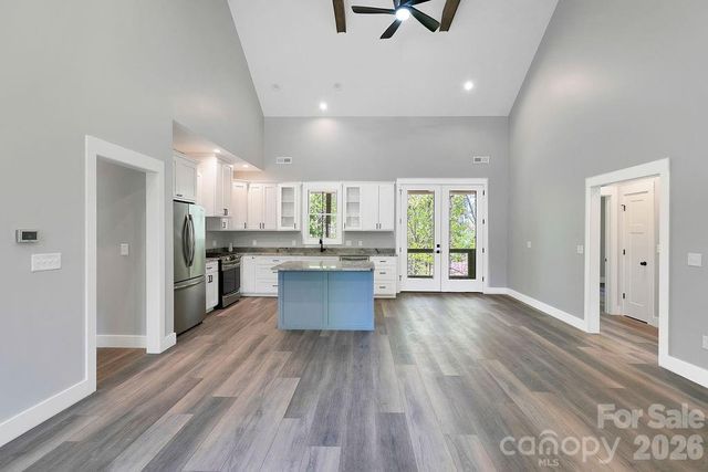 404 High Ridge Drive, Mills River, NC 28759