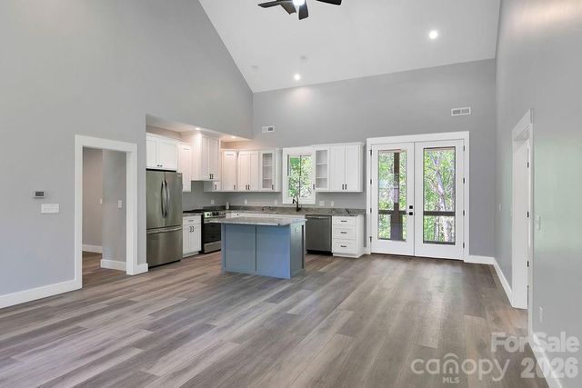 404 High Ridge Drive, Mills River, NC 28759