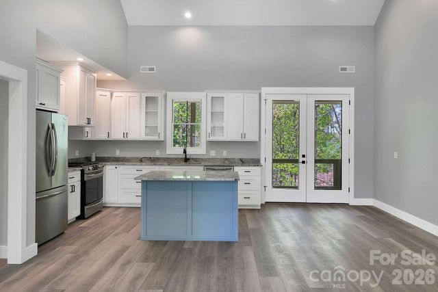 404 High Ridge Drive, Mills River, NC 28759
