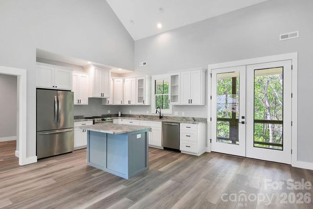 404 High Ridge Drive, Mills River, NC 28759