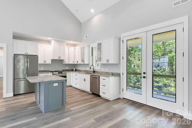 404 High Ridge Drive, Mills River, NC 28759