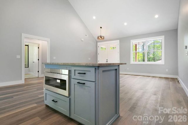 404 High Ridge Drive, Mills River, NC 28759