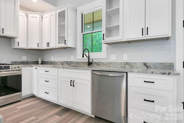 404 High Ridge Drive, Mills River, NC 28759
