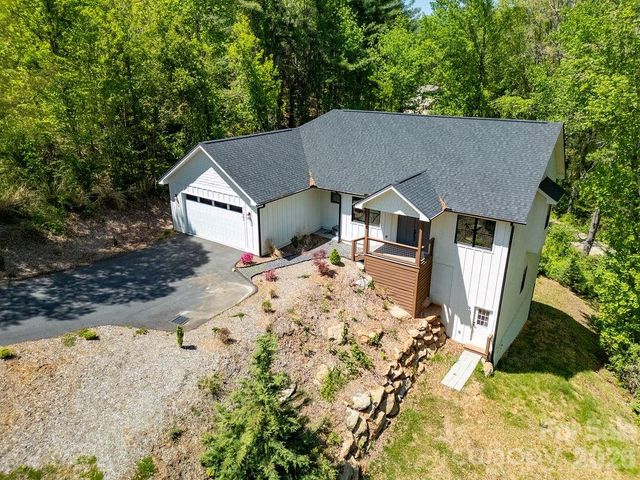 404 High Ridge Drive, Mills River, NC 28759