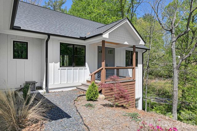 404 High Ridge Drive, Mills River, NC 28759