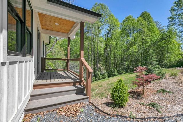 404 High Ridge Drive, Mills River, NC 28759