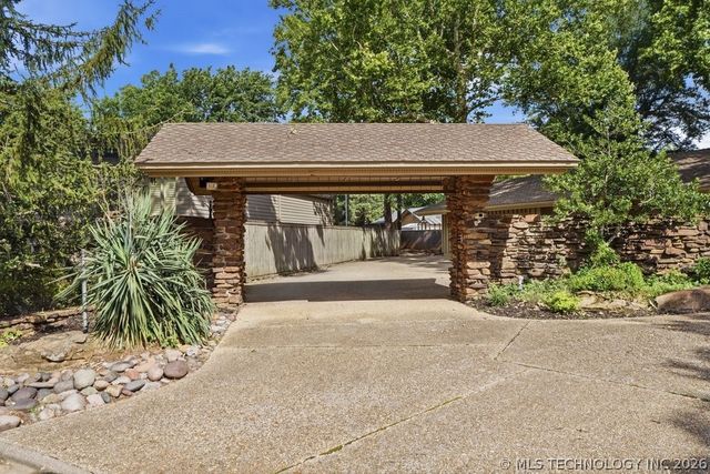 3701 S Atlanta Place, Tulsa, OK 74105