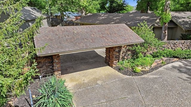 3701 S Atlanta Place, Tulsa, OK 74105