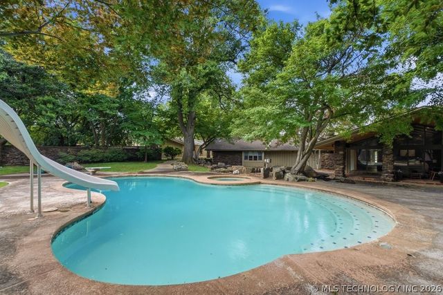 3701 S Atlanta Place, Tulsa, OK 74105