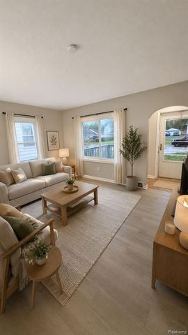 29022 John Hauk Street, Garden City, MI 48135
