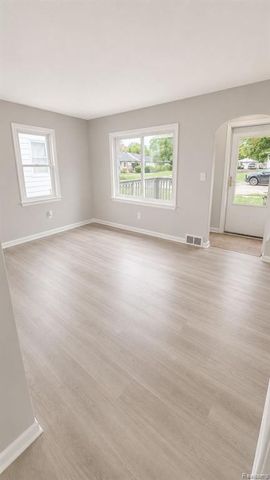 29022 John Hauk Street, Garden City, MI 48135