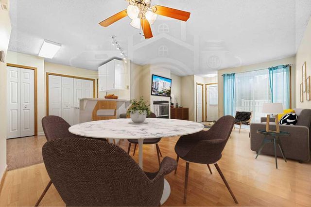 8456 Copperfield Way, Inver Grove Heights, MN 55076