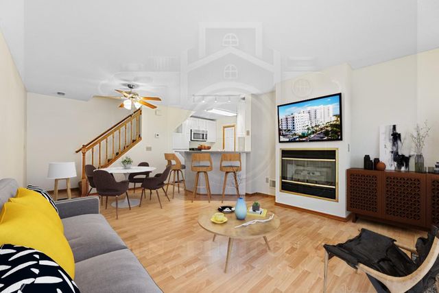 8456 Copperfield Way, Inver Grove Heights, MN 55076