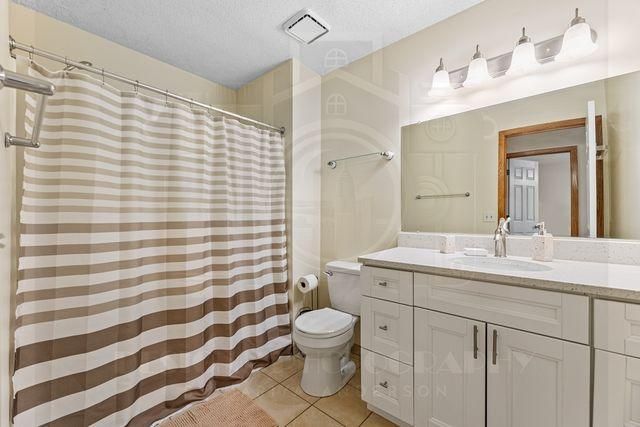 8456 Copperfield Way, Inver Grove Heights, MN 55076