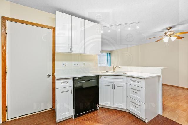 8456 Copperfield Way, Inver Grove Heights, MN 55076