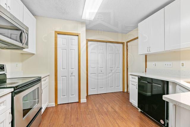 8456 Copperfield Way, Inver Grove Heights, MN 55076