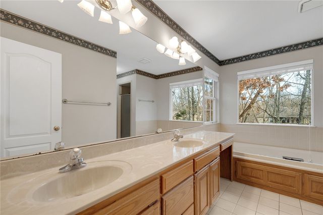 8176 Top Flite Circle, Rogers, AR 72756