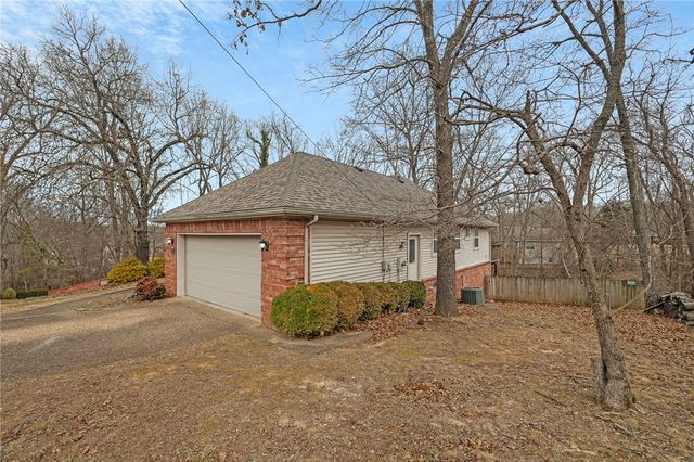 8176 Top Flite Circle, Rogers, AR 72756