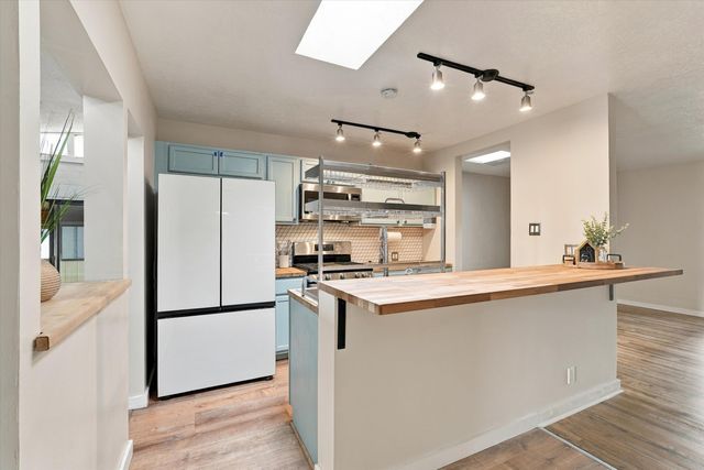 2723 Hyder Avenue SE, Albuquerque, NM 87106