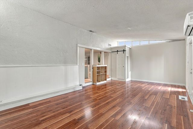 2723 Hyder Avenue SE, Albuquerque, NM 87106