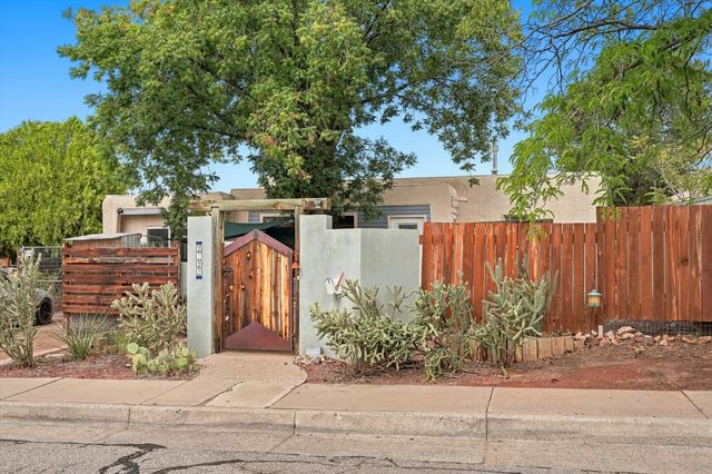 2723 Hyder Avenue SE, Albuquerque, NM 87106