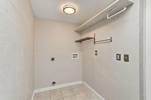 2723 Hyder Avenue SE, Albuquerque, NM 87106