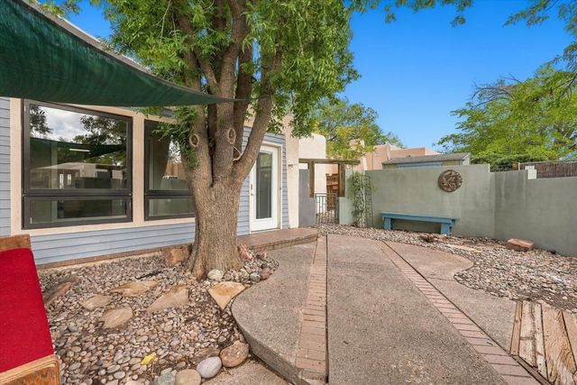 2723 Hyder Avenue SE, Albuquerque, NM 87106
