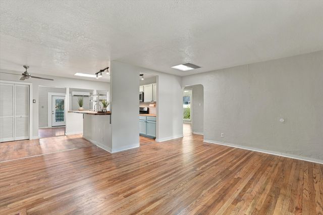 2723 Hyder Avenue SE, Albuquerque, NM 87106