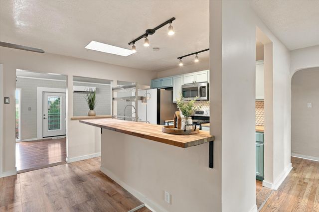 2723 Hyder Avenue SE, Albuquerque, NM 87106