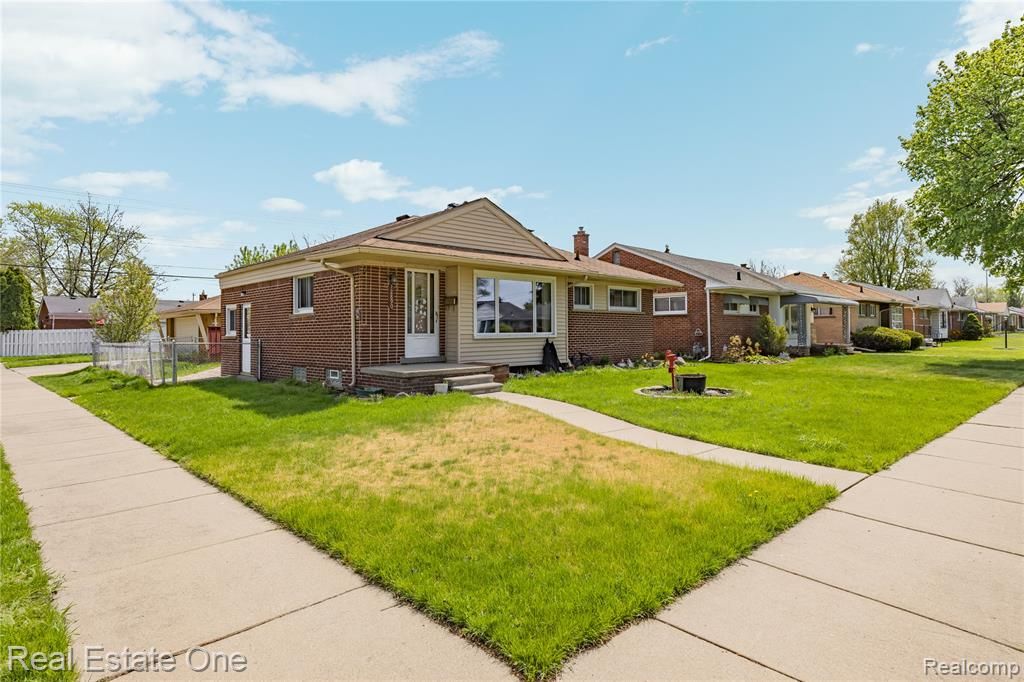 12890 Hemingway, Redford, MI 48239