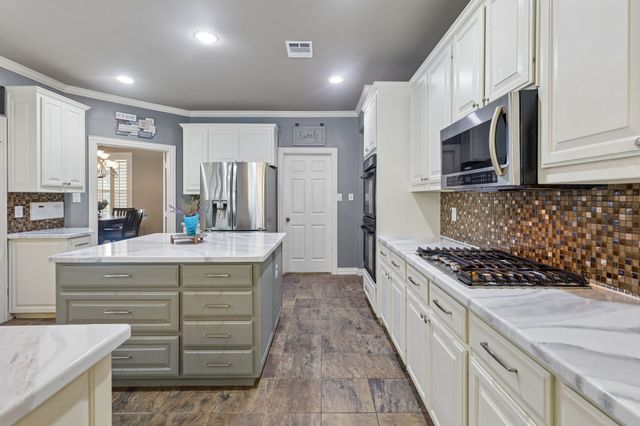 6328 Creek Bluff Court, Sachse, TX 75048